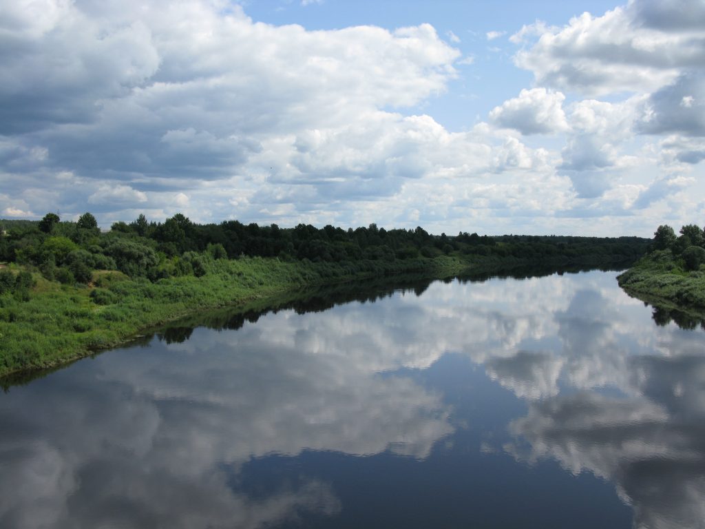 Западная Двина в облаках.jpg