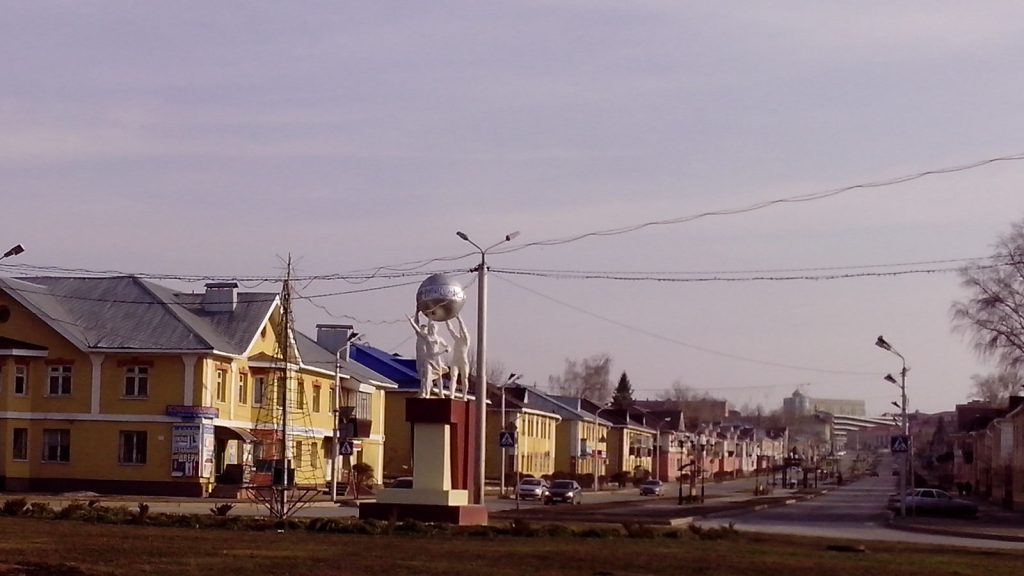 Исторический парадный въезд в город Альметьевск по улице Чехова.jpg