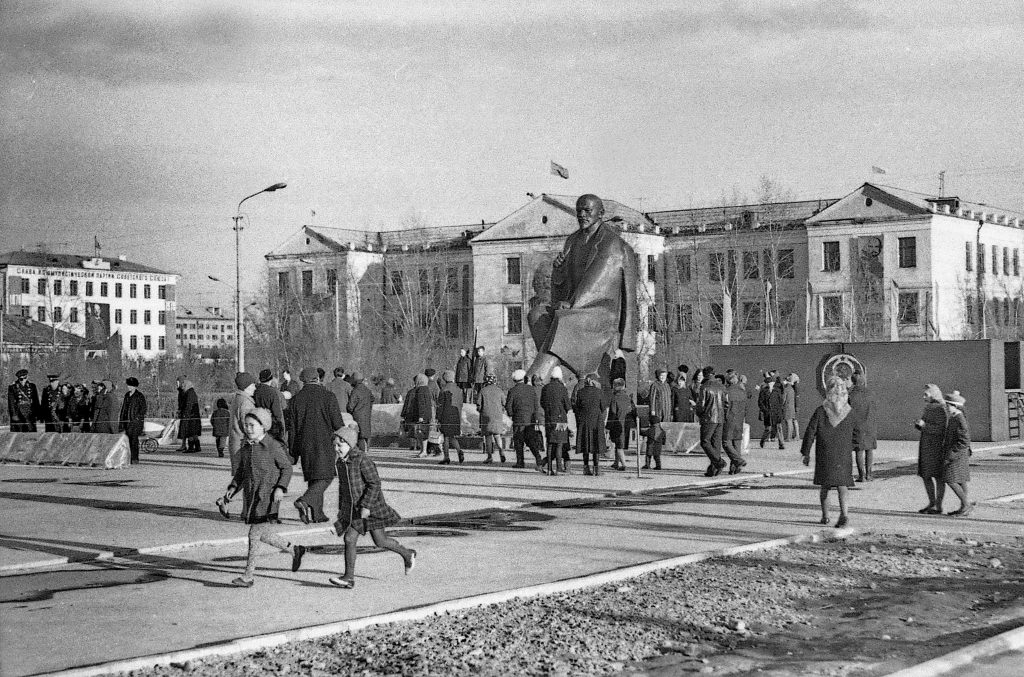 Ленину-памятник-Абакан-1970-.jpg