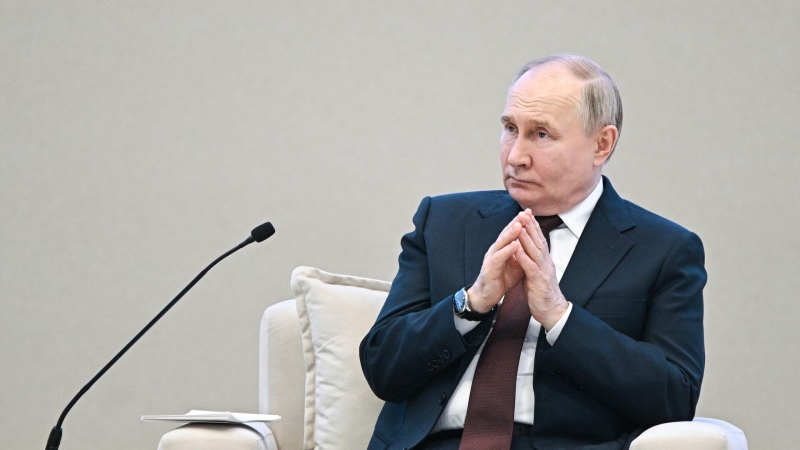 Путин поручил оказать содействие производителям товаров для туризма