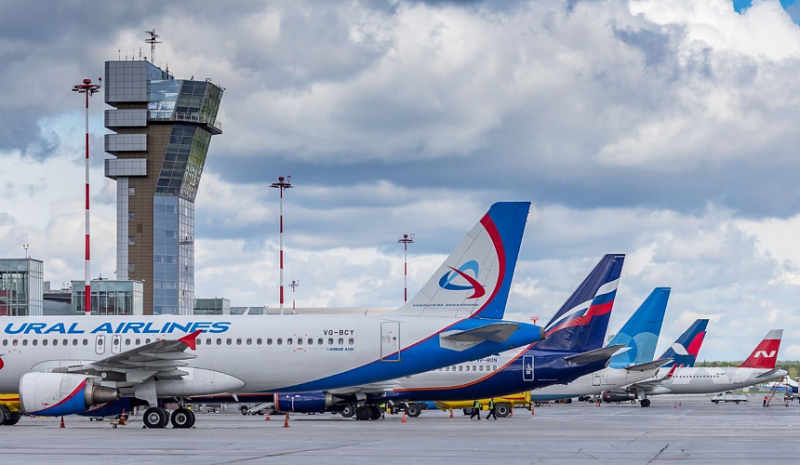 Рейс из Екатеринбурга Уральских авиалиний задержался из-за травмы сотрудника