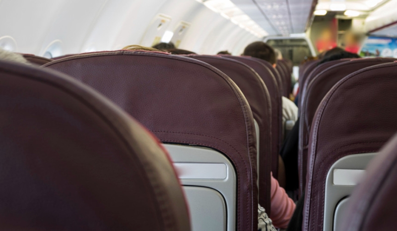 Туристы подали в суд на авиакомпанию за рассадку в разные места в самолете