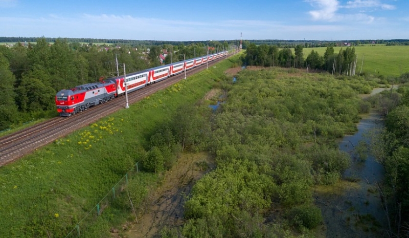 Двухэтажные вагоны в поездах: Федеральная пассажирская компания продолжает закупать неудобные для туристов вагоны