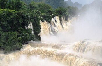 Китайцев уличили в подделке водопада Юнтай