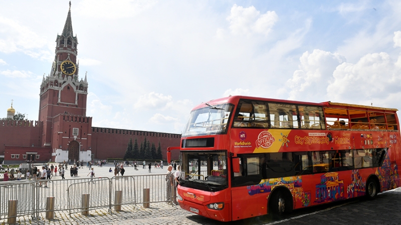 Путин поручил включить туристические автобусы в программу льготного лизинга