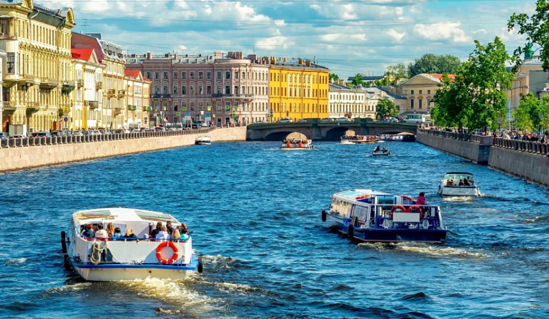 Речные прогулки в Москве и Петербурге: трендовый формат городских экскурсий