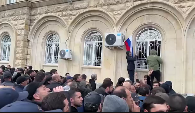 На отдых в Абхазии туристов не повлияли протесты оппозиции в Сухуме