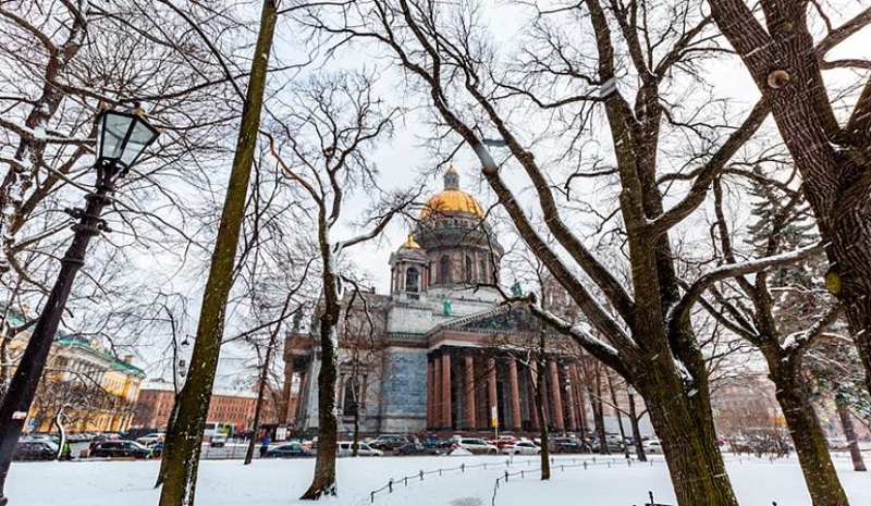 Новый год в Санкт-Петербурге туристы могут встретить пешком или ползком